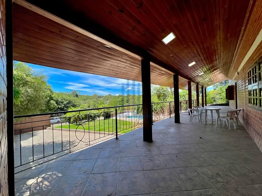Casa com 3 quartos à venda, 280m2 em Centro, Itaara - RS - imagem 3 Foto 3 de Casa com 3 quartos à venda, 280m2 em Centro, Itaara - RS