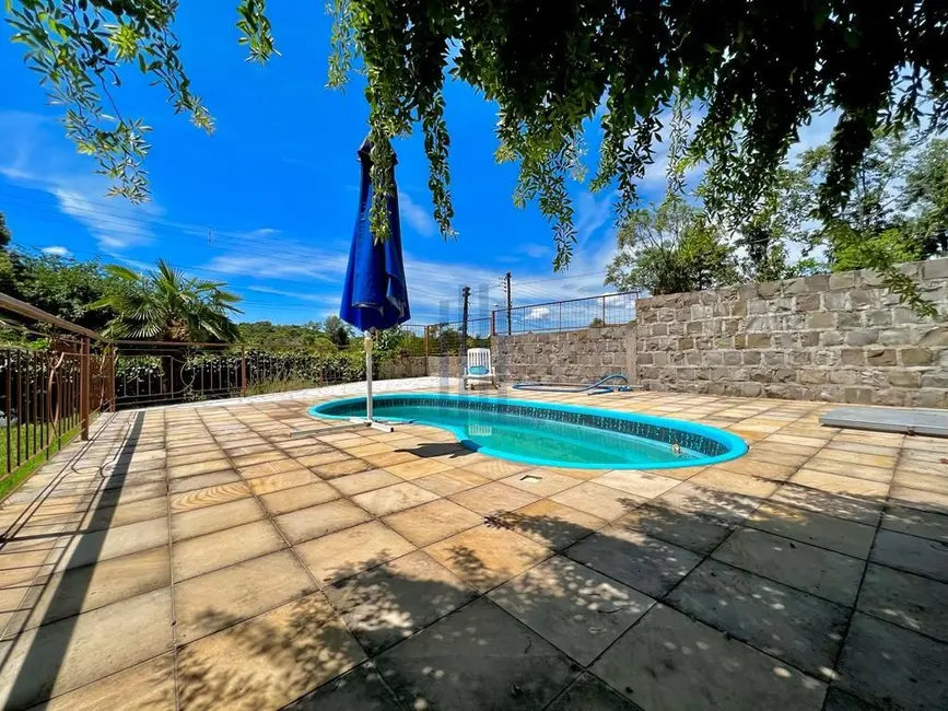Casa com 3 quartos à venda, 280m2 em Centro, Itaara - RS - imagem 7 Foto 7 de Casa com 3 quartos à venda, 280m2 em Centro, Itaara - RS