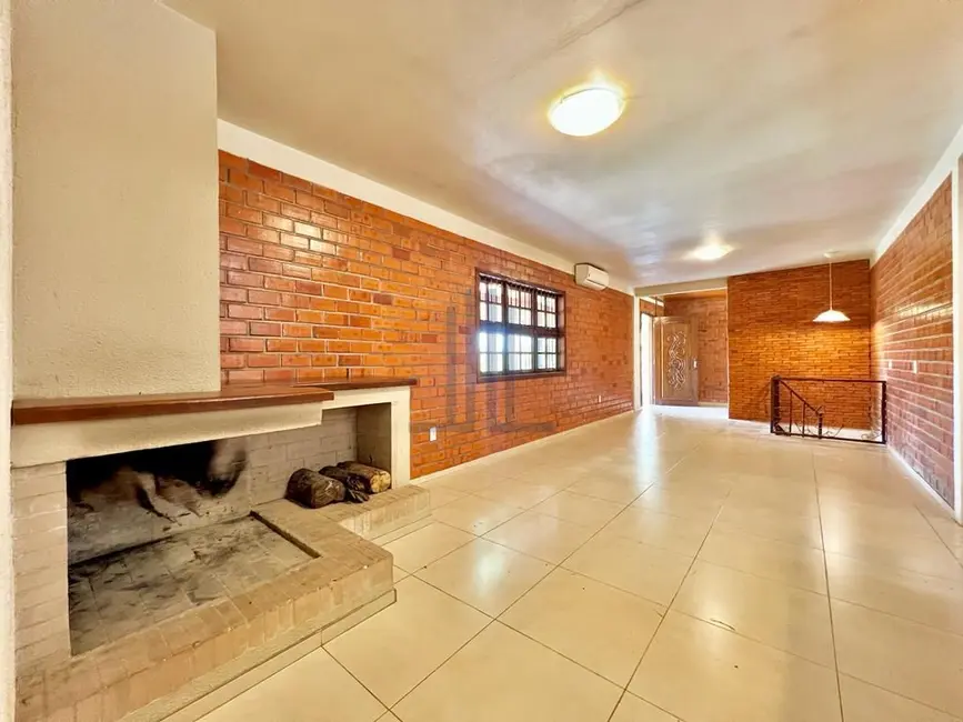 Casa com 3 quartos à venda, 280m2 em Centro, Itaara - RS - imagem 8 Foto 8 de Casa com 3 quartos à venda, 280m2 em Centro, Itaara - RS