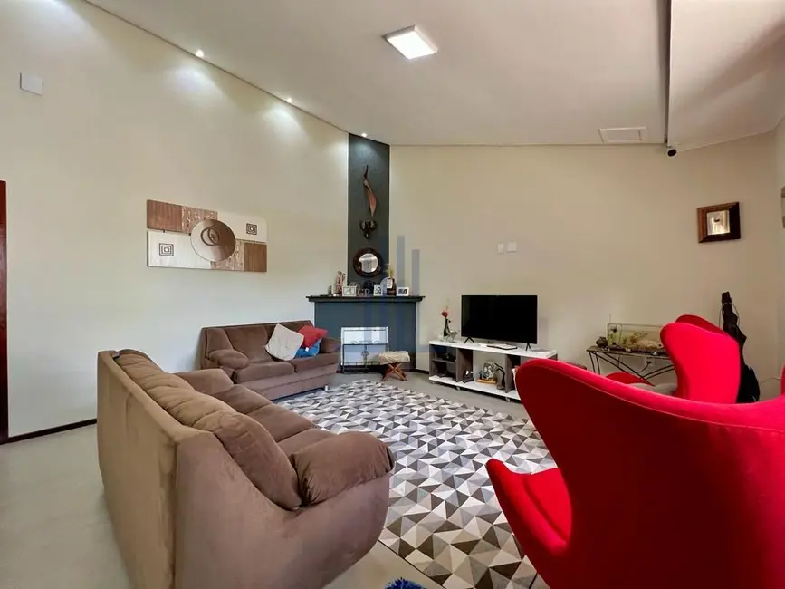 Casa com 3 quartos à venda, 272m2 em Itaara - RS - imagem 9 Foto 9 de Casa com 3 quartos à venda, 272m2 em Itaara - RS