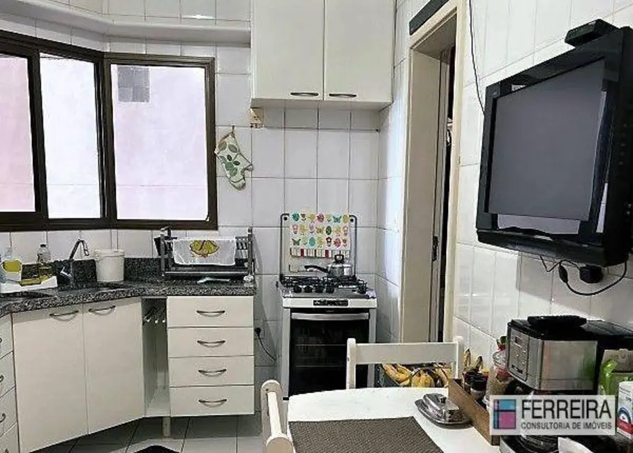 Apartamento com 4 quartos à venda, 165m2 em Vitória, Salvador - BA - imagem 7 Foto 7 de Apartamento com 4 quartos à venda, 165m2 em Vitória, Salvador - BA