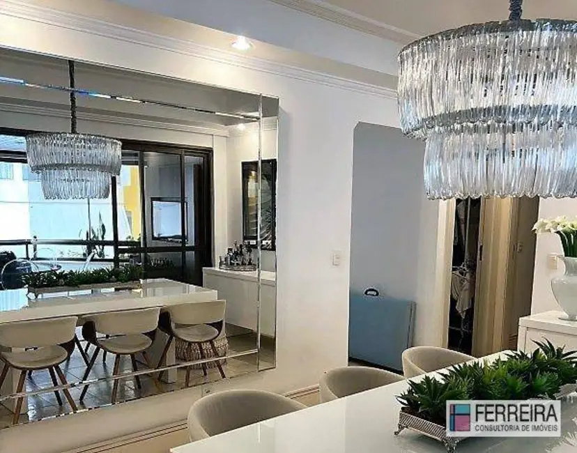 Apartamento com 4 quartos à venda, 165m2 em Vitória, Salvador - BA - imagem 8 Foto 8 de Apartamento com 4 quartos à venda, 165m2 em Vitória, Salvador - BA