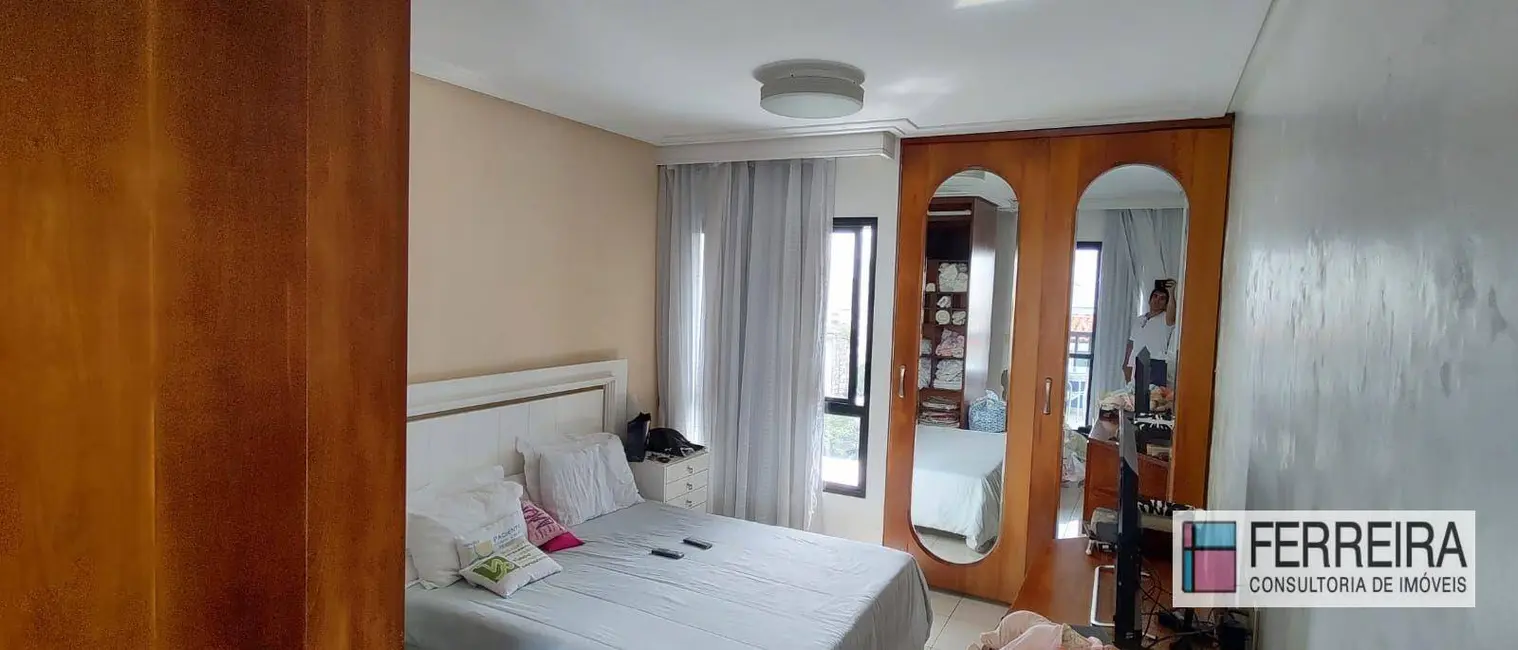 Apartamento com 4 quartos à venda e para alugar, 197m2 em Graça, Salvador - BA - imagem 8 Foto 8 de Apartamento com 4 quartos à venda e para alugar, 197m2 em Graça, Salvador - BA