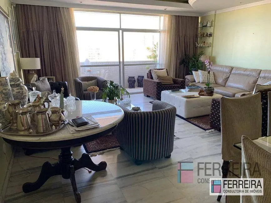 Apartamento com 4 quartos à venda, 200m2 em Canela, Salvador - BA - imagem 3 Foto 3 de Apartamento com 4 quartos à venda, 200m2 em Canela, Salvador - BA