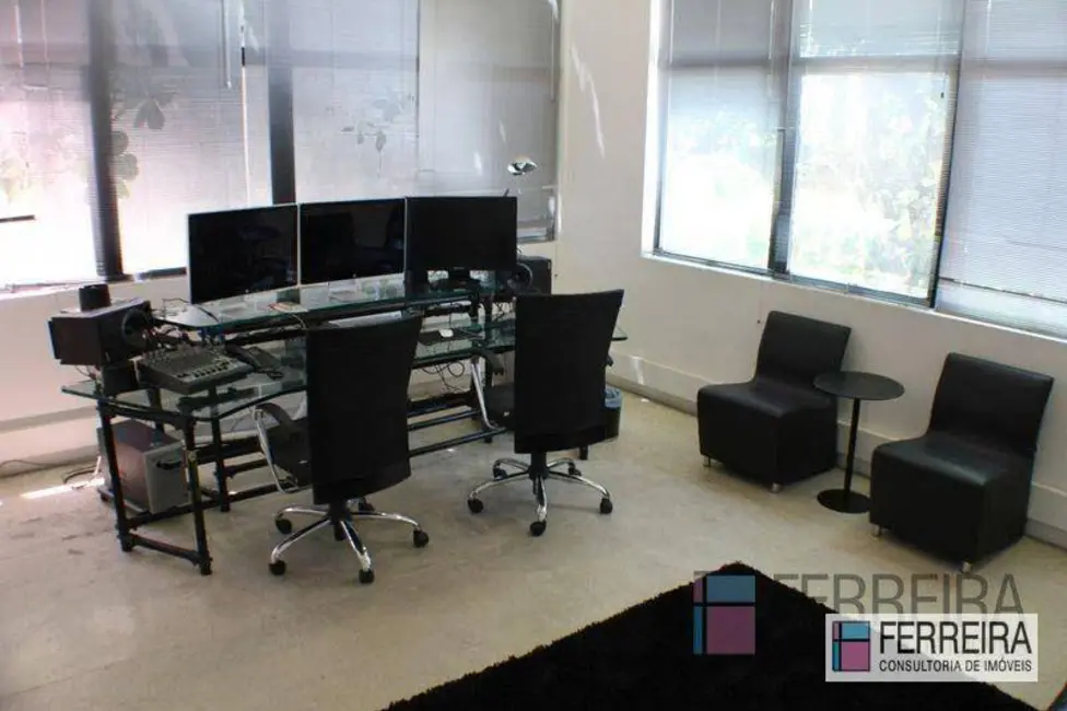 Casa com 5 quartos à venda, 1260m2 em Costa Azul, Salvador - BA - imagem 4 Foto 4 de Casa com 5 quartos à venda, 1260m2 em Costa Azul, Salvador - BA