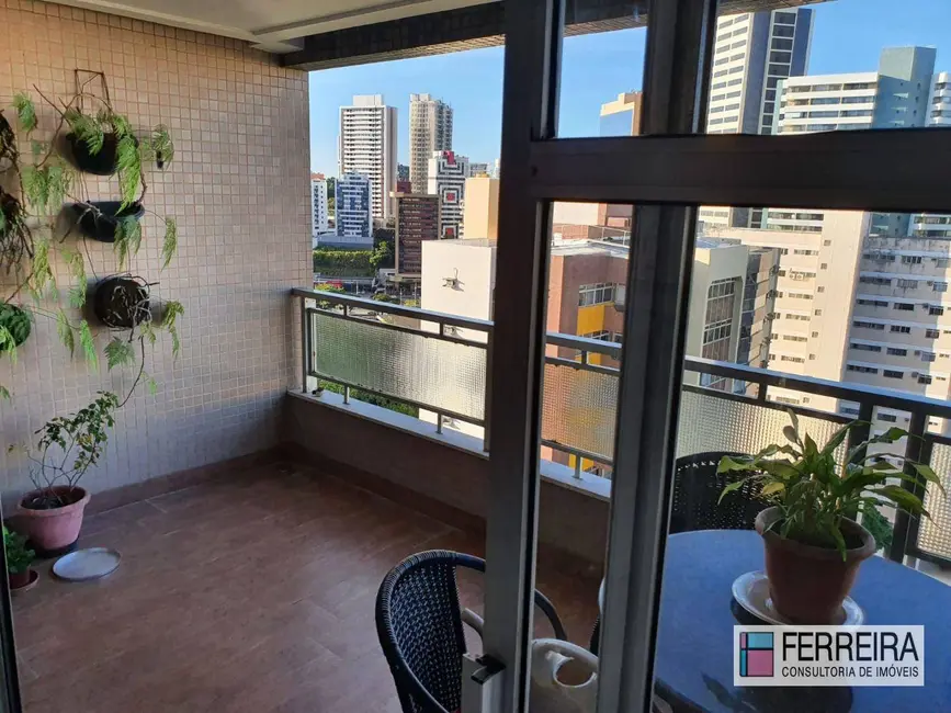 Apartamento com 4 quartos à venda, 200m2 em Itaigara, Salvador - BA - imagem 9 Foto 9 de Apartamento com 4 quartos à venda, 200m2 em Itaigara, Salvador - BA