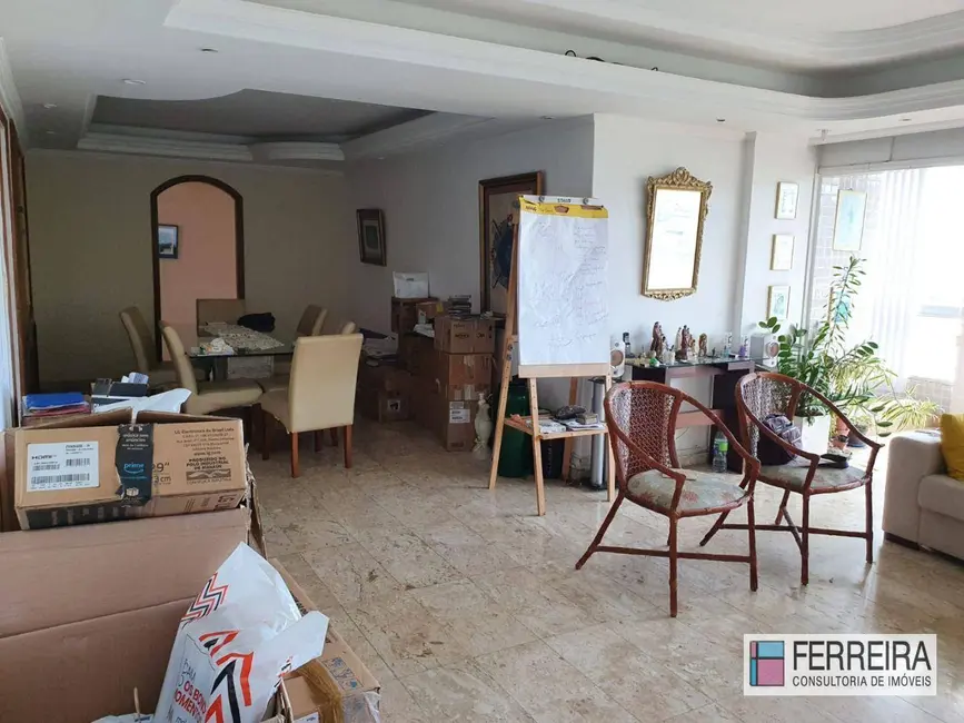 Apartamento com 4 quartos à venda, 204m2 em Itaigara, Salvador - BA - imagem 8 Foto 8 de Apartamento com 4 quartos à venda, 204m2 em Itaigara, Salvador - BA