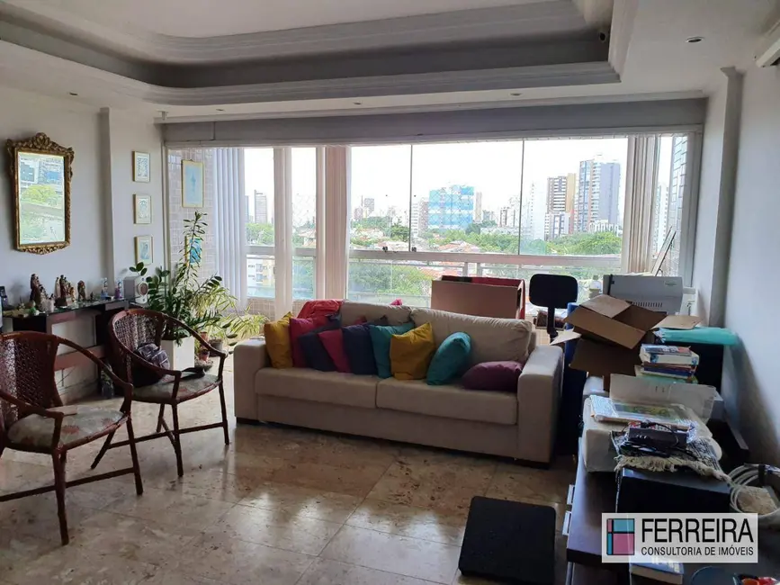 Apartamento com 4 quartos à venda, 204m2 em Itaigara, Salvador - BA - imagem 9 Foto 9 de Apartamento com 4 quartos à venda, 204m2 em Itaigara, Salvador - BA
