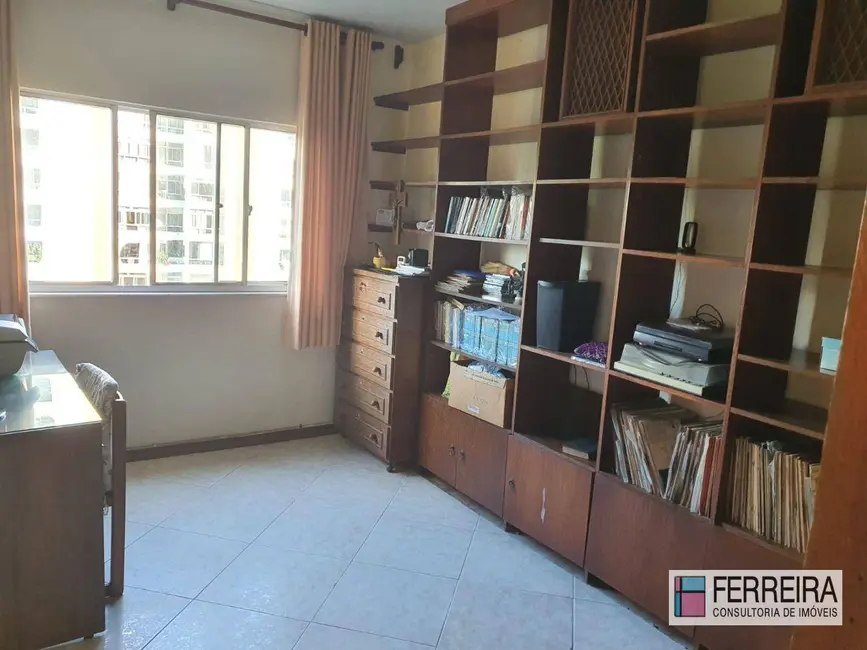 Apartamento com 4 quartos à venda, 200m2 em Itaigara, Salvador - BA - imagem 3 Foto 3 de Apartamento com 4 quartos à venda, 200m2 em Itaigara, Salvador - BA