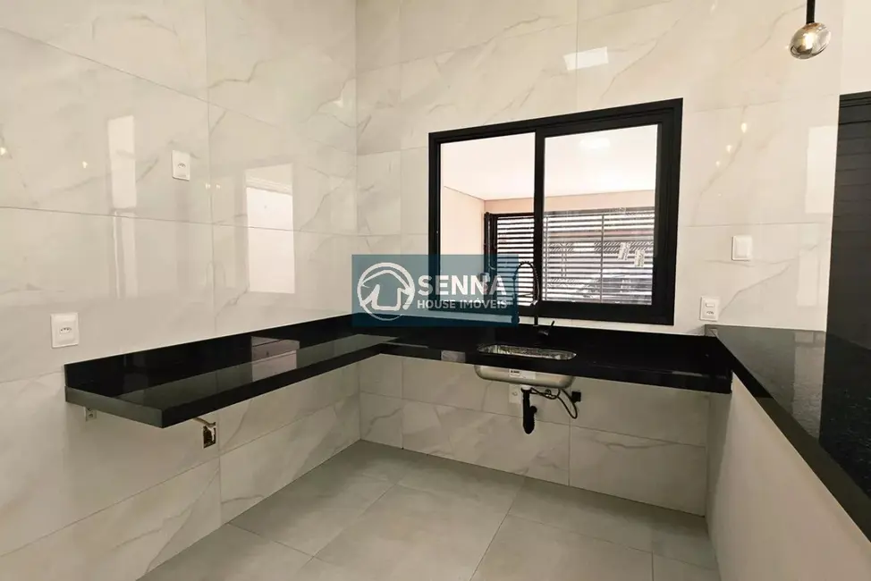 Casa com 3 quartos à venda, 115m2 em Loteamento Serra dos Cristais, Varzea Paulista - SP - imagem 3 Foto 3 de Casa com 3 quartos à venda, 115m2 em Loteamento Serra dos Cristais, Varzea Paulista - SP