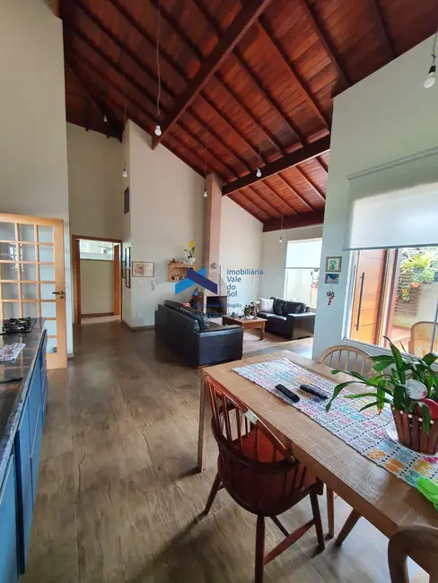 Foto 1 de Casa com 5 quartos à venda, 340m2 em Vale do Sol, Nova Lima - MG