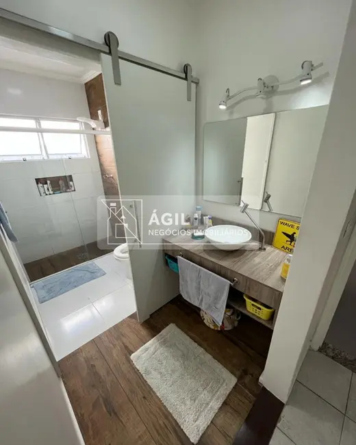 Foto 4 de Casa com 4 quartos à venda, 218m2 em Centro, Jacarei - SP