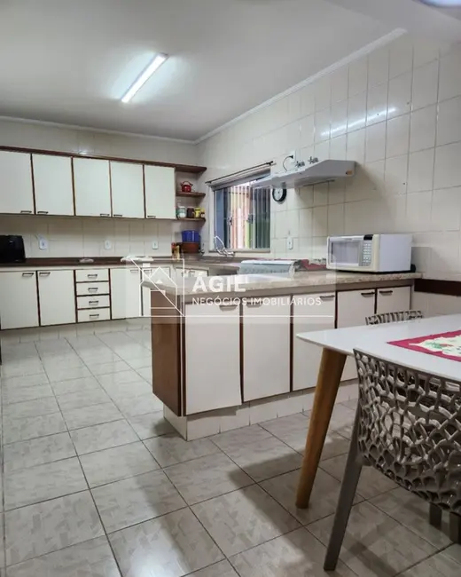 Foto 5 de Casa com 4 quartos à venda, 250m2 em Sao Jose Dos Campos - SP