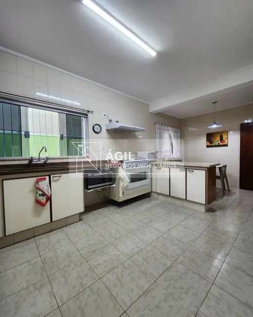 Foto 4 de Casa com 4 quartos à venda, 250m2 em Sao Jose Dos Campos - SP