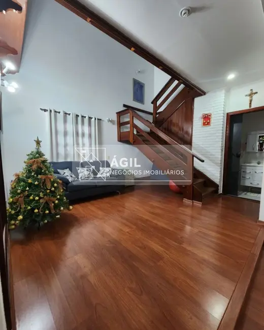 Foto 2 de Casa com 4 quartos à venda, 250m2 em Sao Jose Dos Campos - SP