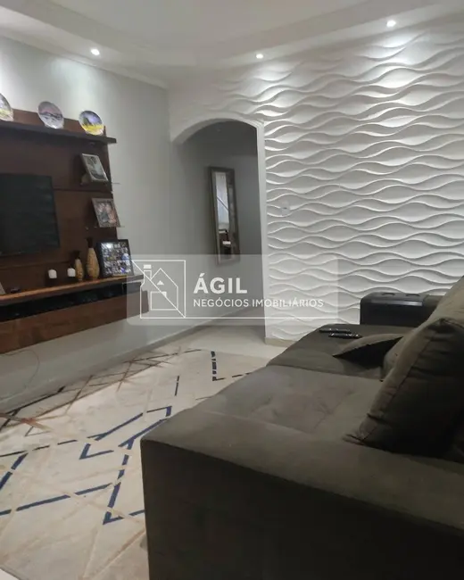 Casa com 3 quartos à venda, 250m2 em Sao Jose Dos Campos - SP - imagem 3 Foto 3 de Casa com 3 quartos à venda, 250m2 em Sao Jose Dos Campos - SP