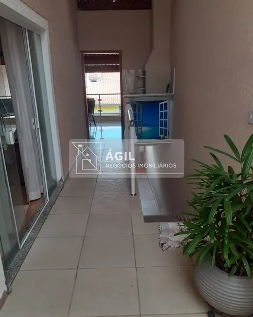 Casa com 3 quartos à venda, 170m2 em Sao Jose Dos Campos - SP - imagem 3 Foto 3 de Casa com 3 quartos à venda, 170m2 em Sao Jose Dos Campos - SP