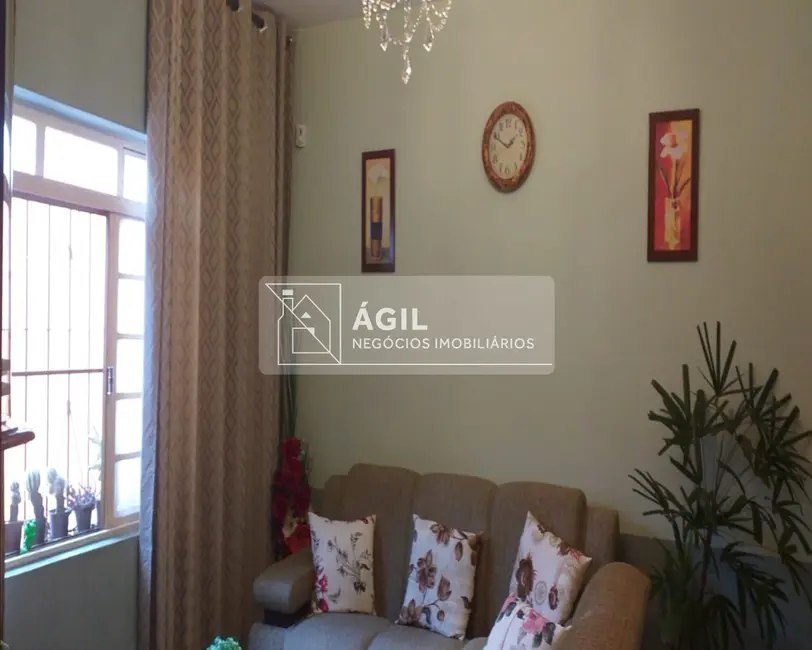 Foto 1 de Casa com 3 quartos à venda, 250m2 em Jardim das Indústrias, Jacarei - SP