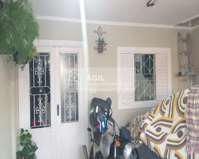 Casa com 3 quartos à venda, 180m2 em Sao Jose Dos Campos - SP - imagem 1 Foto 1 de Casa com 3 quartos à venda, 180m2 em Sao Jose Dos Campos - SP