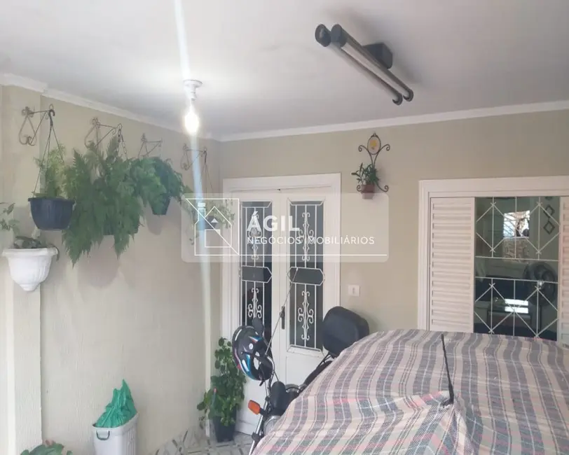 Casa com 3 quartos à venda, 180m2 em Sao Jose Dos Campos - SP - imagem 2 Foto 2 de Casa com 3 quartos à venda, 180m2 em Sao Jose Dos Campos - SP