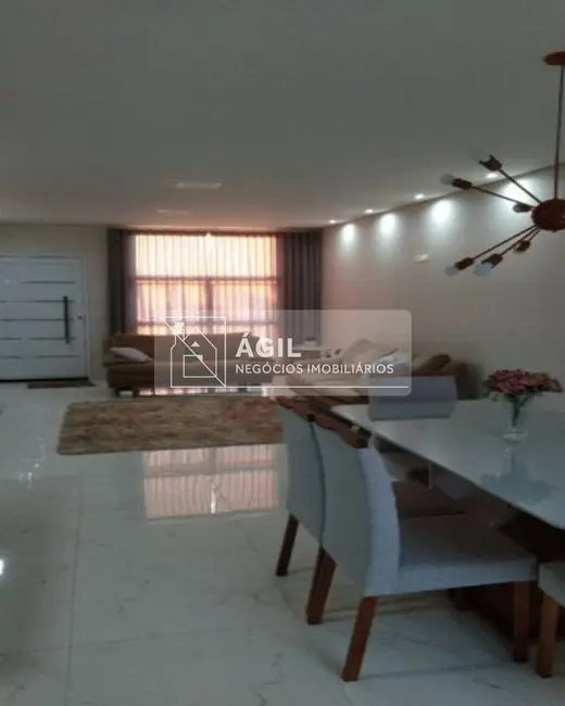 Foto 2 de Casa de Condomínio com 3 quartos à venda, 128m2 em Jardim Jacinto, Jacarei - SP
