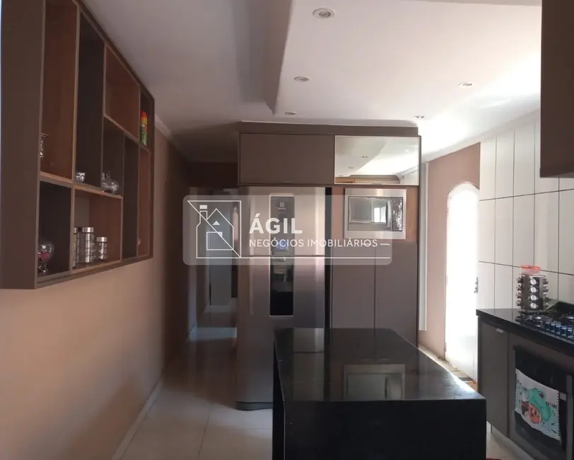 Foto 3 de Casa com 3 quartos à venda, 175m2 em Parque Califórnia, Jacarei - SP