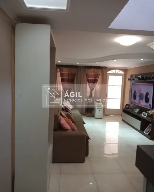 Foto 2 de Casa com 3 quartos à venda, 175m2 em Parque Califórnia, Jacarei - SP