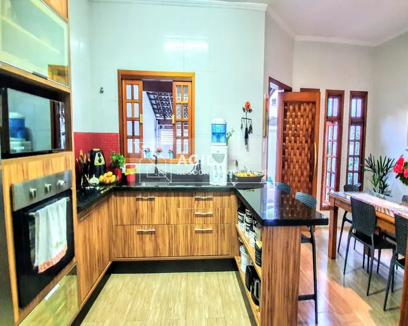 Foto 4 de Casa com 3 quartos à venda, 96m2 em Loteamento Villa Branca, Jacarei - SP