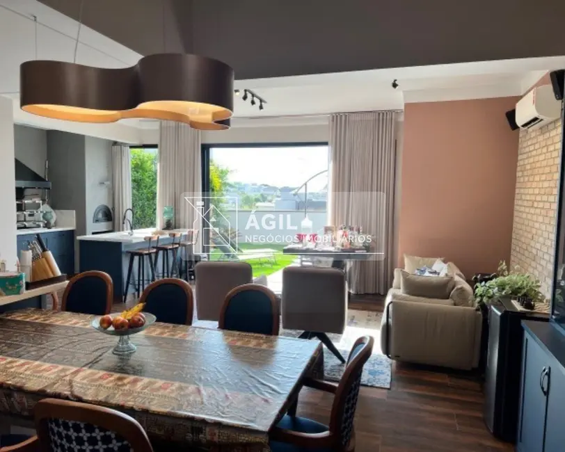 Foto 3 de Casa de Condomínio com 4 quartos à venda, 330m2 em Sao Jose Dos Campos - SP