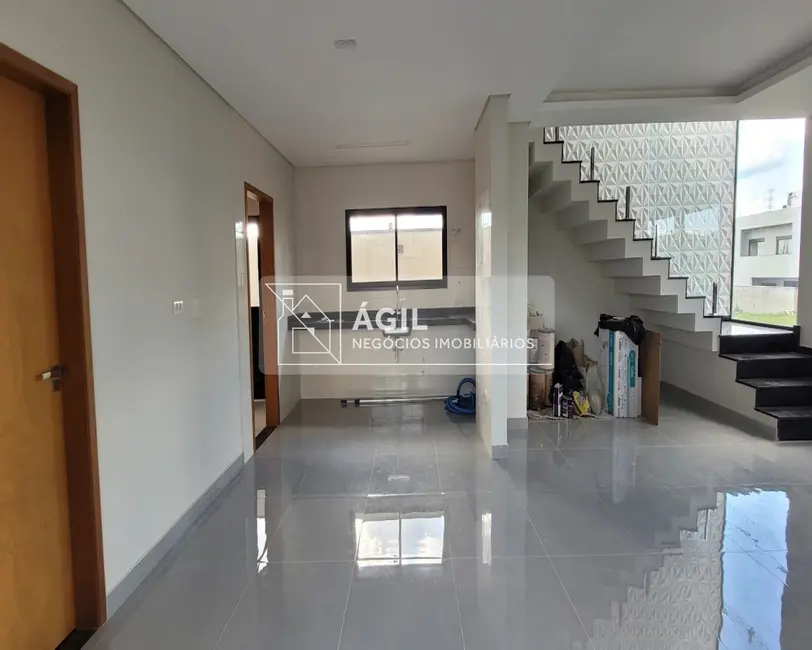 Casa de Condomínio com 3 quartos à venda, 243m2 em Sao Jose Dos Campos - SP - imagem 4 Foto 4 de Casa de Condomínio com 3 quartos à venda, 243m2 em Sao Jose Dos Campos - SP