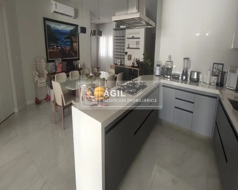 Casa de Condomínio com 5 quartos à venda, 380m2 em Sao Jose Dos Campos - SP - imagem 6 Foto 6 de Casa de Condomínio com 5 quartos à venda, 380m2 em Sao Jose Dos Campos - SP