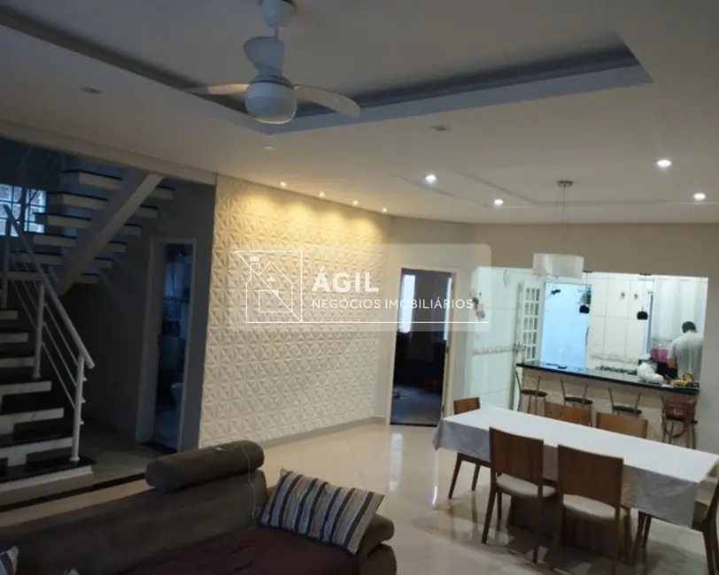 Foto 3 de Casa com 4 quartos à venda, 250m2 em Loteamento Villa Branca, Jacarei - SP