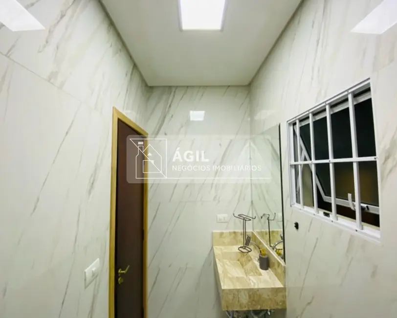 Foto 4 de Casa com 2 quartos à venda, 175m2 em Parque Santo Antônio, Jacarei - SP