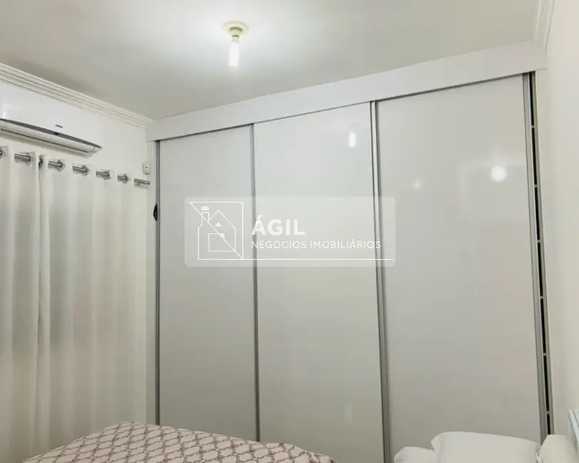 Foto 3 de Casa com 2 quartos à venda, 175m2 em Parque Santo Antônio, Jacarei - SP