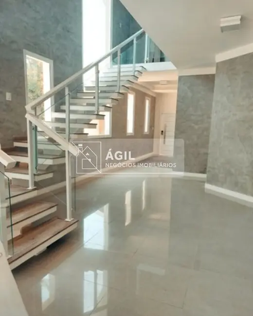 Casa de Condomínio com 3 quartos à venda, 300m2 em Sao Jose Dos Campos - SP - imagem 7 Foto 7 de Casa de Condomínio com 3 quartos à venda, 300m2 em Sao Jose Dos Campos - SP