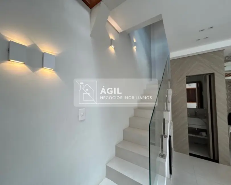Foto 2 de Casa com 4 quartos à venda, 200m2 em Residencial Parque dos Sinos, Jacarei - SP