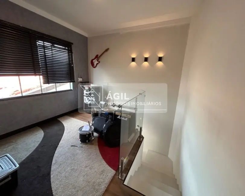 Foto 5 de Casa com 4 quartos à venda, 200m2 em Residencial Parque dos Sinos, Jacarei - SP