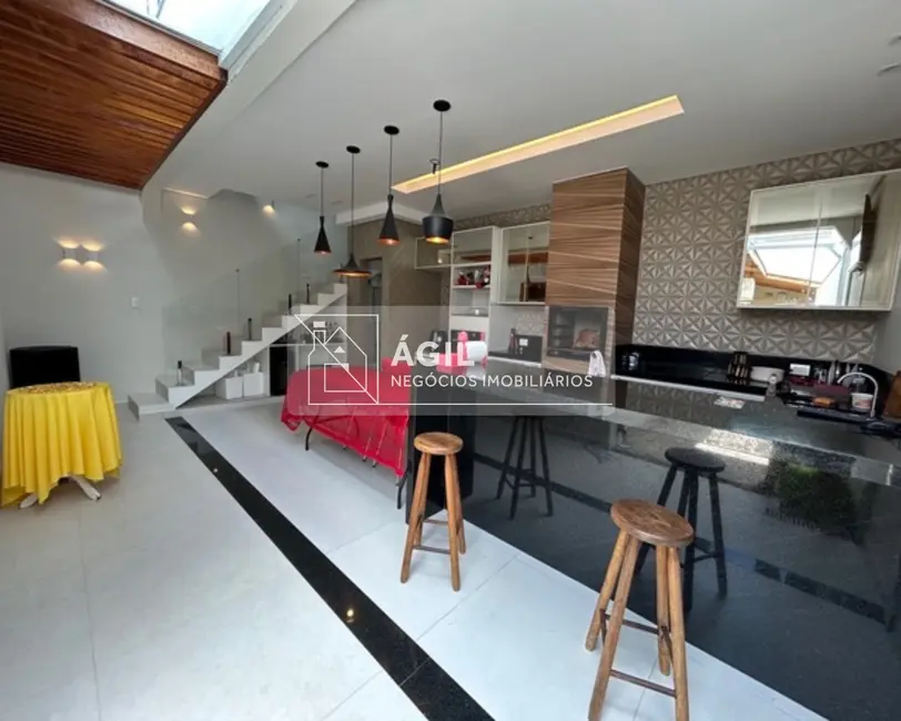 Foto 1 de Casa com 4 quartos à venda, 200m2 em Residencial Parque dos Sinos, Jacarei - SP