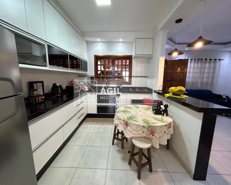 Foto 9 de Casa com 4 quartos à venda, 200m2 em Residencial Parque dos Sinos, Jacarei - SP