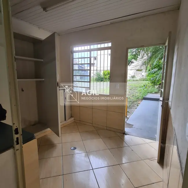 Armazém / Galpão para alugar, 300m2 em Sao Jose Dos Campos - SP - imagem 8 Foto 8 de Armazém / Galpão para alugar, 300m2 em Sao Jose Dos Campos - SP