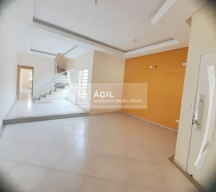 Casa com 4 quartos à venda, 210m2 em Sao Jose Dos Campos - SP - imagem 1 Foto 1 de Casa com 4 quartos à venda, 210m2 em Sao Jose Dos Campos - SP