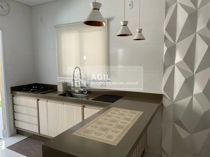 Foto 8 de Casa de Condomínio com 3 quartos à venda, 300m2 em Cacapava - SP