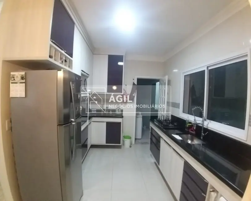 Foto 2 de Casa com 3 quartos à venda, 250m2 em Loteamento Villa Branca, Jacarei - SP