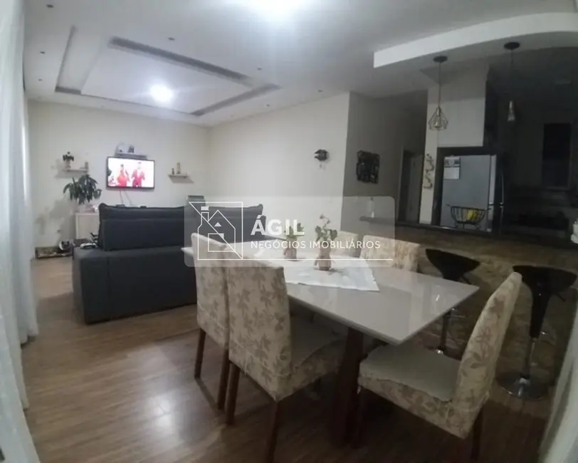 Foto 4 de Casa com 3 quartos à venda, 250m2 em Loteamento Villa Branca, Jacarei - SP