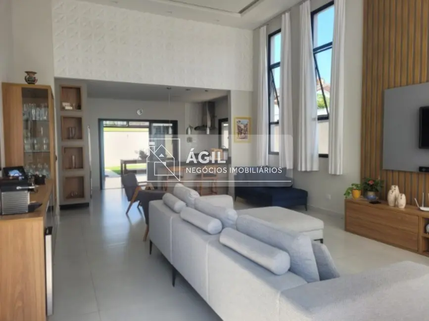 Foto 1 de Casa de Condomínio com 3 quartos à venda, 300m2 em Cacapava - SP