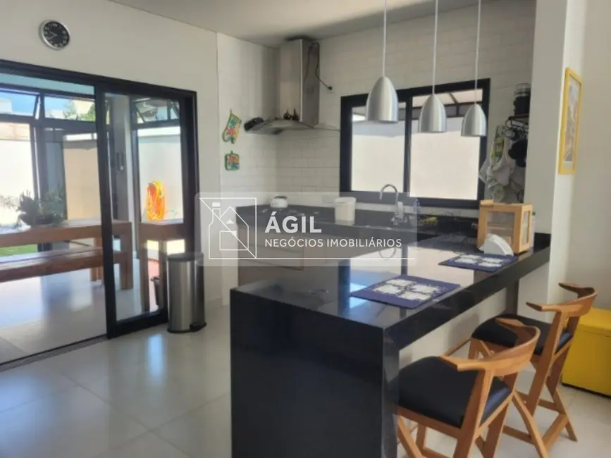 Foto 6 de Casa de Condomínio com 3 quartos à venda, 300m2 em Cacapava - SP