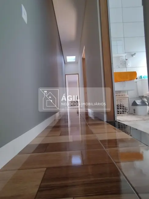 Foto 9 de Casa com 2 quartos à venda, 135m2 em Parque Imperial, Jacarei - SP