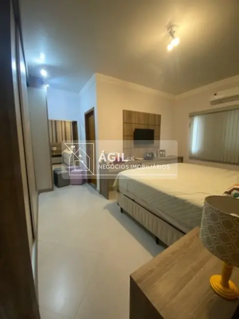 Foto 2 de Casa com 3 quartos à venda, 250m2 em Loteamento Villa Branca, Jacarei - SP