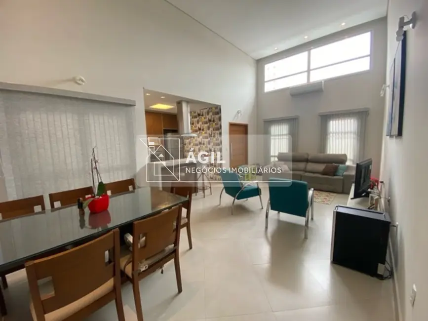 Foto 3 de Casa com 3 quartos à venda, 250m2 em Loteamento Villa Branca, Jacarei - SP