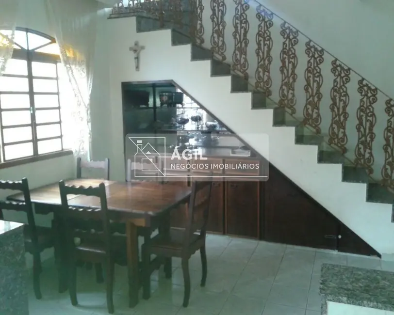 Foto 2 de Casa com 3 quartos à venda, 275m2 em Sao Jose Dos Campos - SP